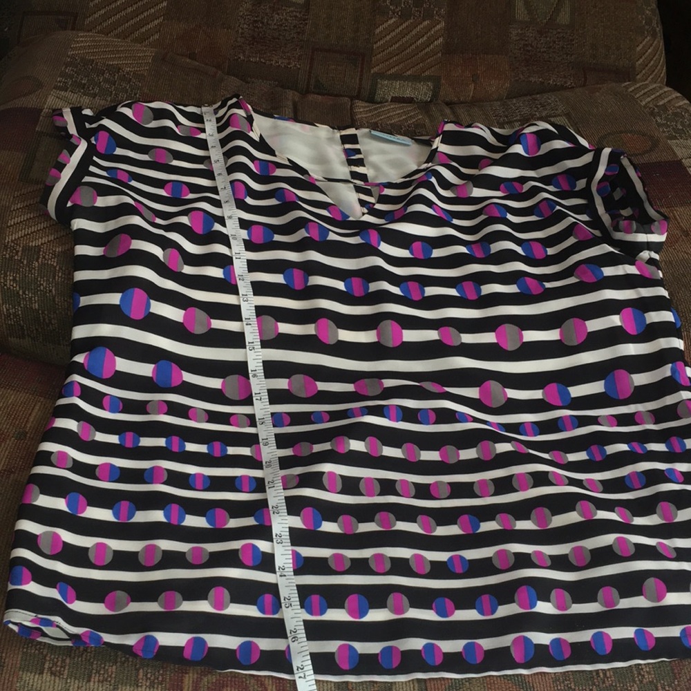 Cynthia Rowley Top - Geometric - Button down Back - Picture 4 of 13